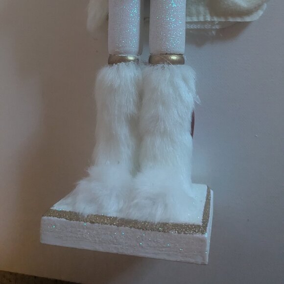 NWT 16" White Fur Snow Soldier Nutcracker Xmas Holiday Decor Michael's Ashland - Picture 4 of 16